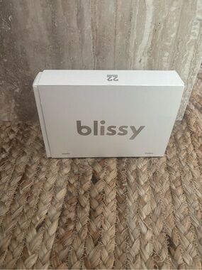 Brand new Blissy 100% pure mulberry silk pillowcase